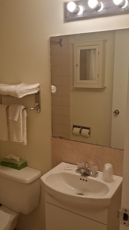 Northwoods Inn & Suites サスカトゥーン エクステリア 写真